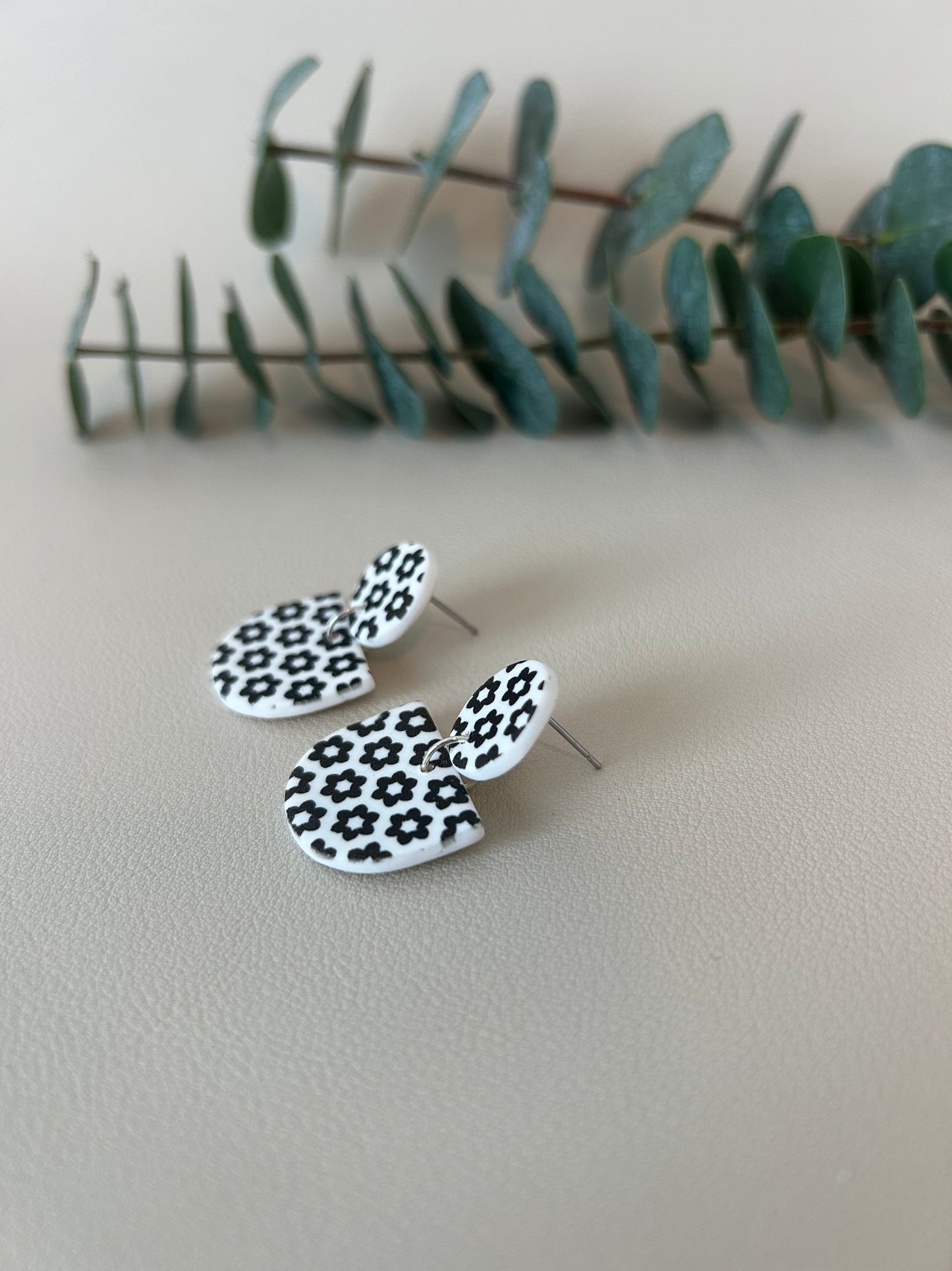 The Aria - Daisy Print - Black on White - LucyLola