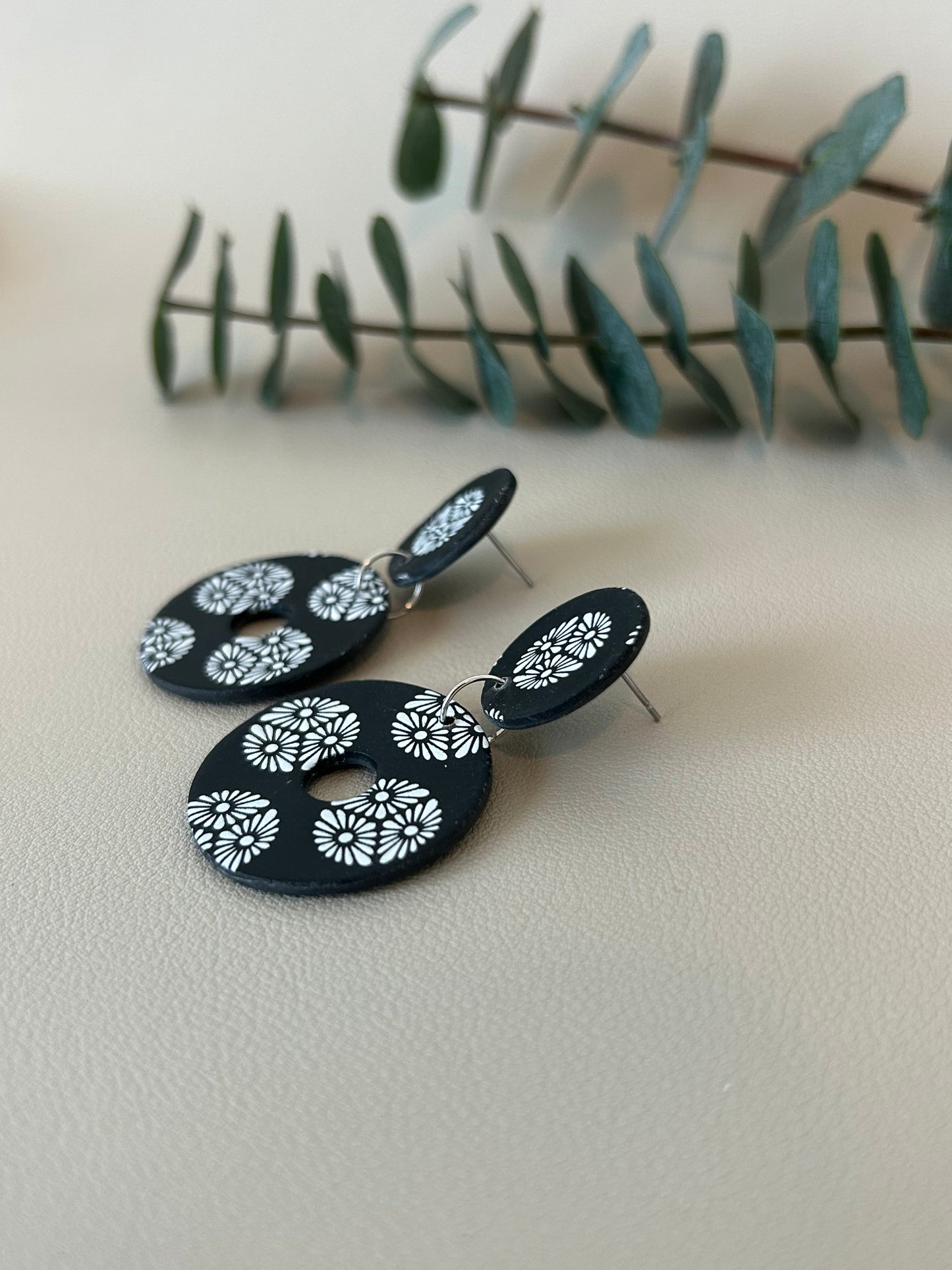 The Ava - Daisy Print - White on Black - LucyLola