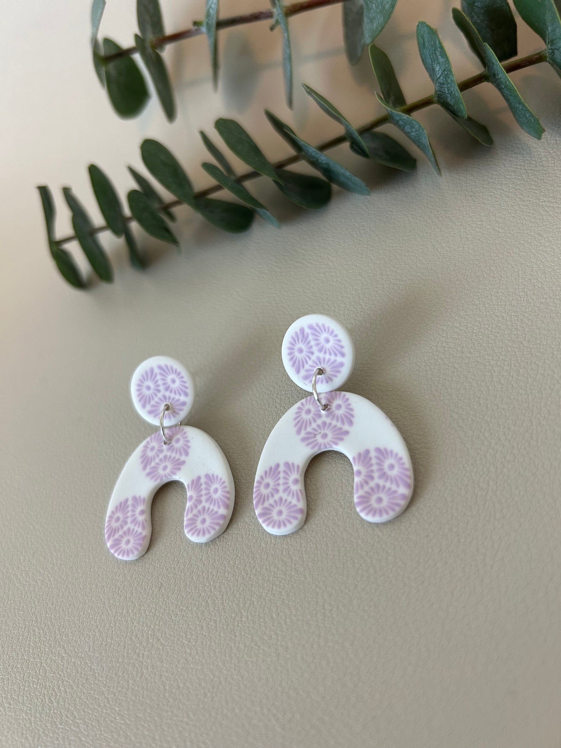 Rounded Arch - Daisy Print - Lilac on White - LucyLola 