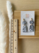 Load image into Gallery viewer, Black &amp; White Palm Leaf - LucyLola 
